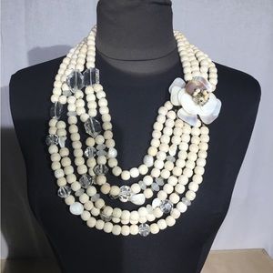 Showstopper wooden/clear bead pearl like flower necklace